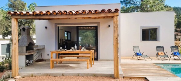 Outdoor dining - Villa Silvio, 8 pers, piscine, proche plage en voiture (STE LUCIE DE PORTO VECCHIO)