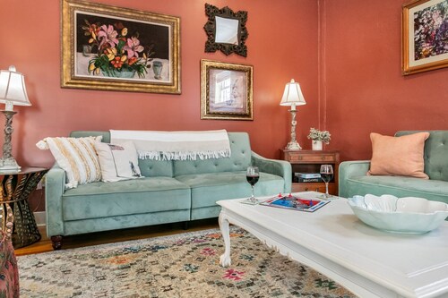 610 Franklin: 5B | 1/1 | Heart of Downtown | Washer/Dryer