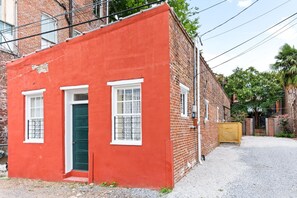 Exterior - 610 Franklin: 5B | 1/1 | Heart of Downtown | Washer/Dryer (Natchez)