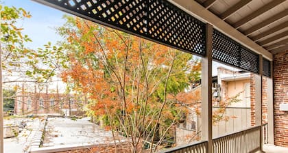 610 Franklin: Upstairs | 1/1 - Sleeps 4 | Walk to Downtown