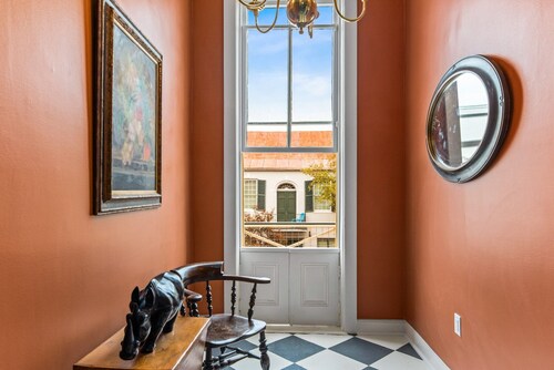 610 Franklin: Upstairs | 1/1 - Sleeps 4 | Walk to Downtown