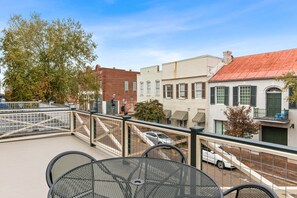 Outdoor dining - 610 Franklin: Upstairs | 1/1 - Sleeps 4 | Walk to Downtown (Natchez)