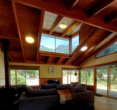 Jimmara Views 3bd w/Pinnacle outlook