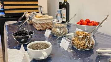 Petit déjeuner buffet (7 EUR par personne)