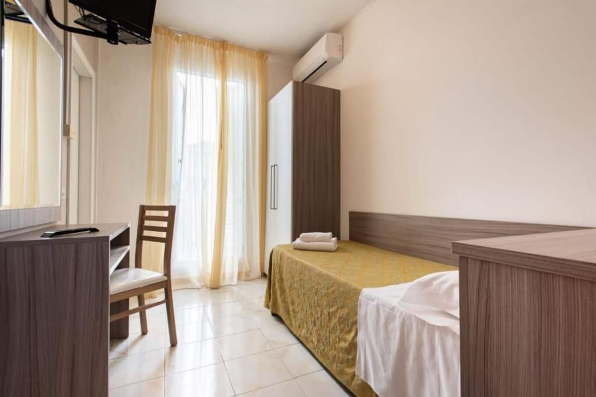 Classic Single Room | Premium bedding, minibar, in-room safe, individually furnished