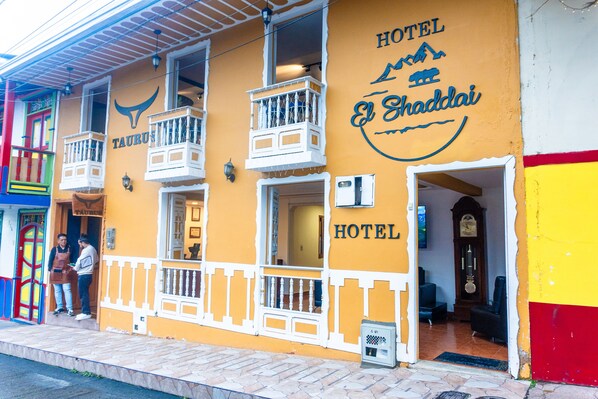 Front of property - Hotel El Shaddai - Filandia (Filandia)