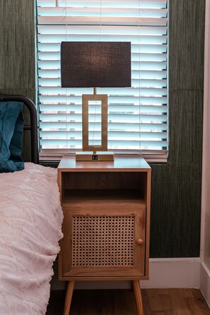 2 Schlafzimmer, Schreibtisch, Bügeleisen/Bügelbrett, Reisekinderbett