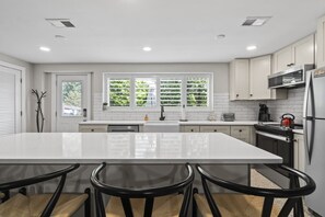 Fridge, microwave, oven, stovetop - The Nest of Fruit Hill Farm (Cincinnati)