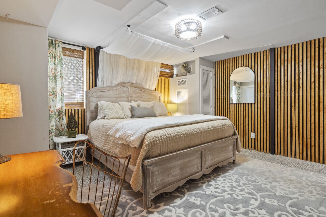 2 chambres, bureau, fer et planche à repasser, lit parapluie