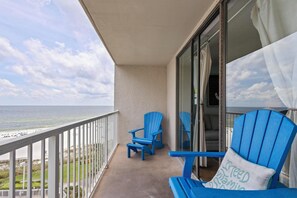 Property grounds - Gulf Front Condo, Tons of Amenities, Family Friendly, Coastal Decor! (Orange Beach)