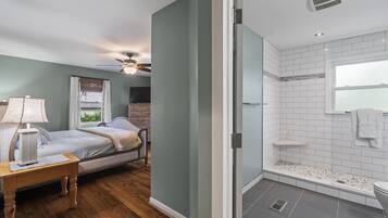 3 chambres, bureau, fer et planche à repasser, lit parapluie