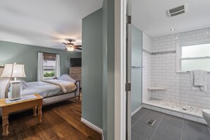 3 Schlafzimmer, Schreibtisch, Bügeleisen/Bügelbrett, Reisekinderbett