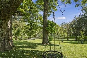 Property grounds - Beautifully decorated, 15-20 min to downtown Cincy. (Cincinnati)