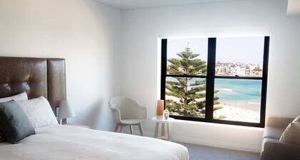 Two Bedroom Apartment with Ocean Views on Bondi Beach