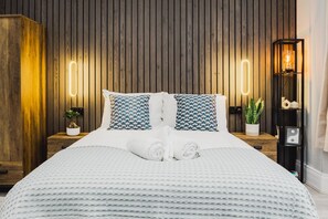 Apartment | 2 bedrooms, desk, iron/ironing board, free WiFi - Modern 2 bed Apartment Near Wembley Stadium (Wembley)