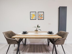 Apartment | Dining - Modern 2 bed Apartment Near Wembley Stadium (Wembley)
