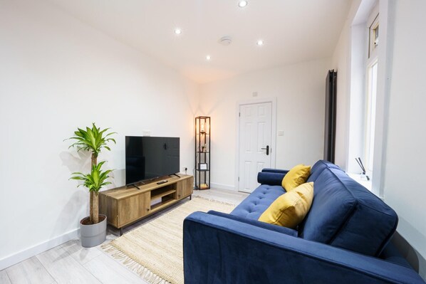 Apartment | Living area - Modern 2 bed Apartment Near Wembley Stadium (Wembley)