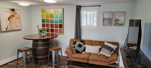 10 minute walk to restaurants & trails - Convenient Location - #4 Slumber Village