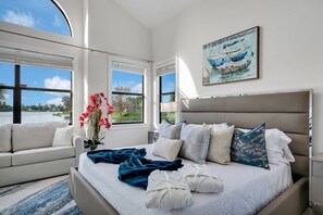 6 bedrooms, desk, iron/ironing board, travel crib