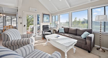 Updated 3BR/2BA Cottage! Close to beach! Golf Course Views! Amenity Cards Available!
