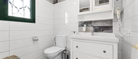 Dusche, Haartrockner, Handtücher