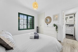 1 soverom, strykejern/-brett, wi-fi (inkludert) og sengetøy