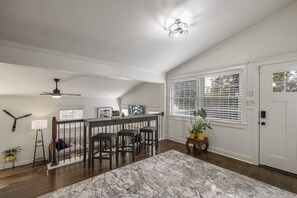 Interior - 2 Bedroom 2 Bathroom close to Brookhaven, Ashford Park and Chamblee Atlanta PDK airport (Chamblee)