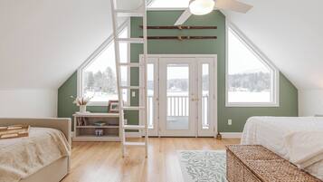 3 bedrooms, travel cot, WiFi, bed sheets