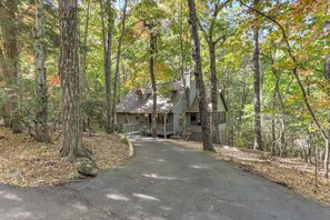 Exterior - Mountain Paradise - Play games + enjoy wooded serenity! (Jasper)