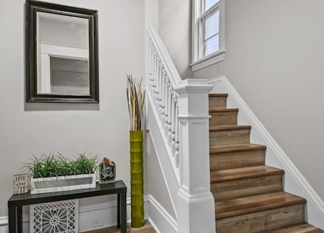 Interior. St Paul Fry Street Den #1