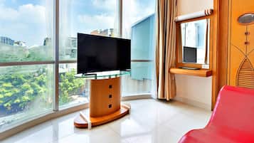 Deluxe Double Room | Egyptian cotton sheets, premium bedding, memory-foam beds, minibar