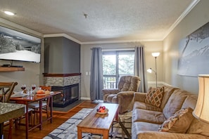 TV, fireplace - 1 Br: Snowcrest 210B: Easy access to Widow Maker Territory (Snowshoe)