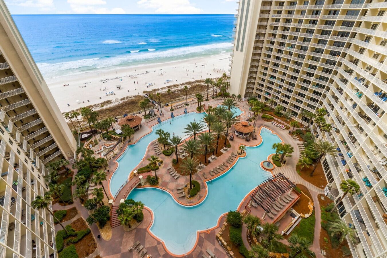 Una piscina cubierta, una piscina climatizada