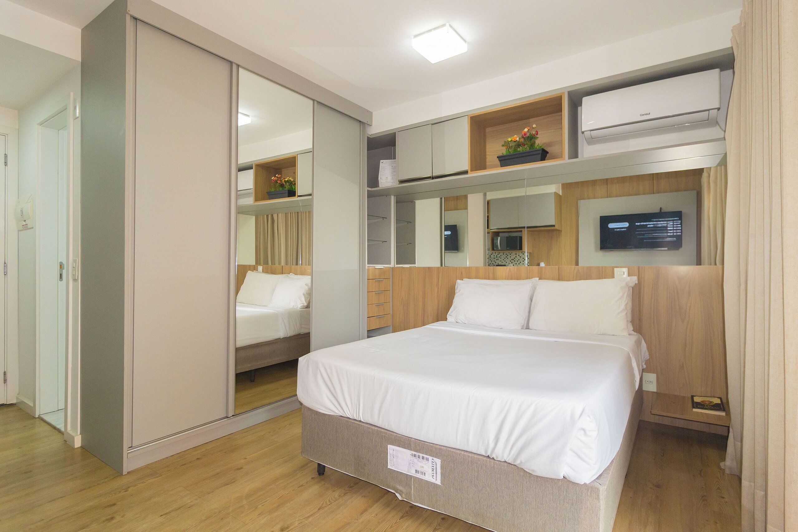 Studio Comfort | Seprai premium, dilengkapi dengan perabotan berbeda-beda, dan meja kerja