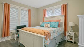 3 bedrooms, in-room safe, desk, free WiFi