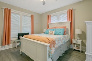 3 bedrooms, in-room safe, desk, free WiFi