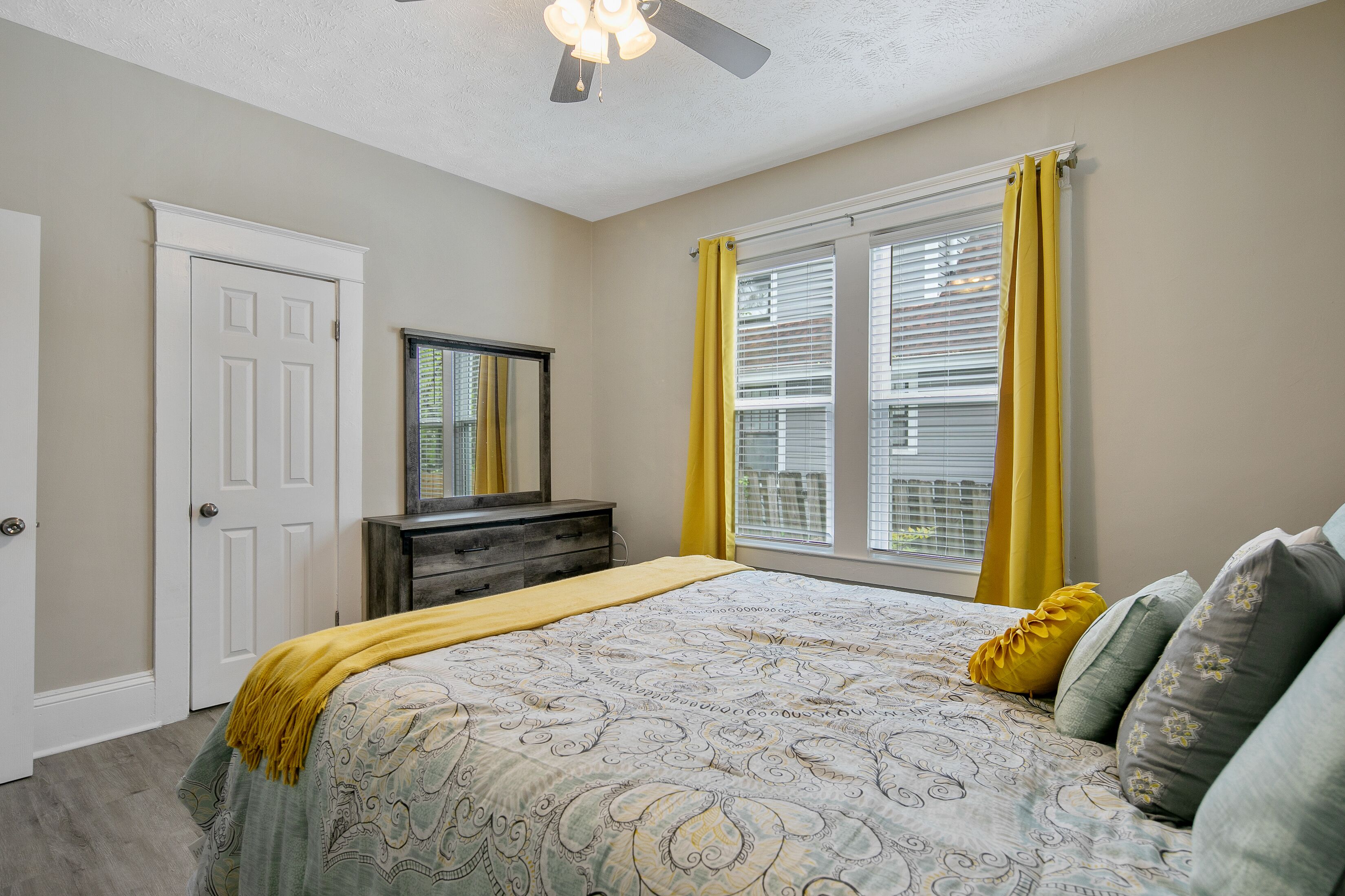 3 Schlafzimmer, Zimmersafe, Schreibtisch, kostenloses WLAN