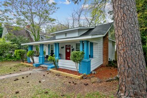 Exterior - Your Newest, Remodeled, and Fully-Furnished AirB&B in the Heart of Fayetteville! (Fayetteville)