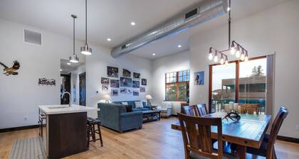 Downtown Condo close to Glacier National Park & Whitefish Mountain Resort