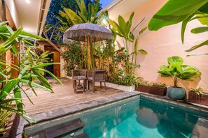 Honeymoon Villa, 1 King Bed | Garden view - Frangipani Villa Kuning At Berawa (Canggu)