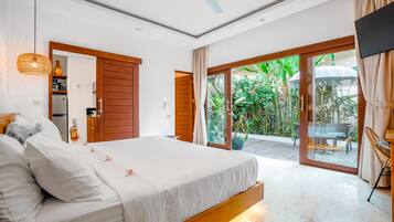 Honeymoon Villa, 1 King Bed | 1 bedroom, desk, soundproofing, iron/ironing board