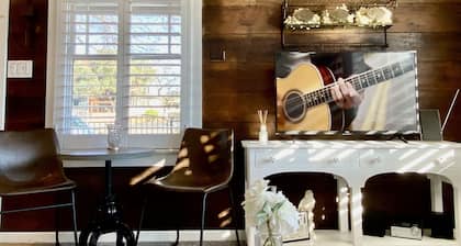 Perched on Pine St. - Downtown