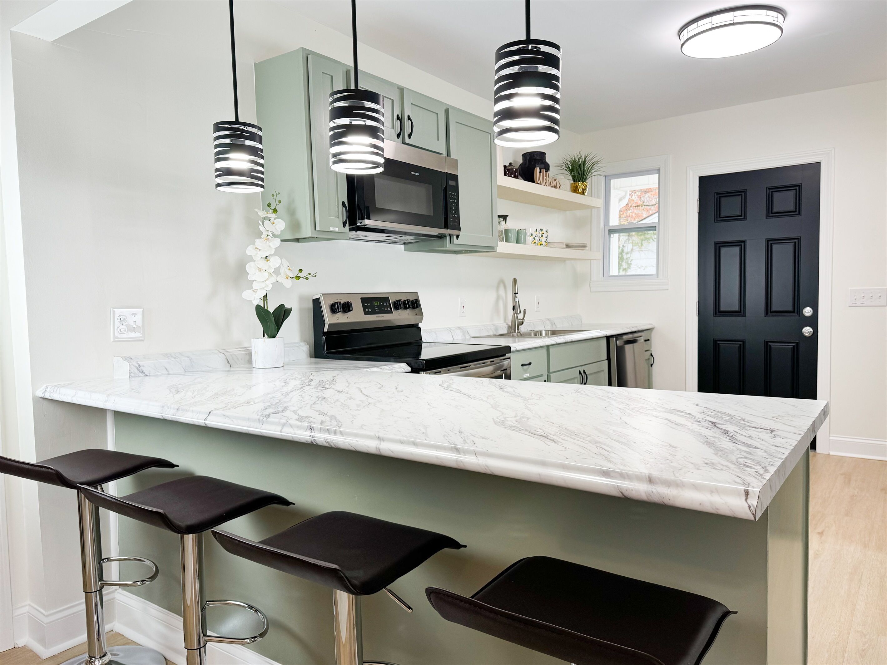 Frigorifero, microonde, forno, piano cottura