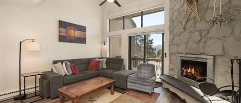 TV, fireplace