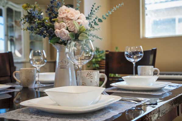 Dining - 1938 sqft Beautiful House near by CanyonVista Medical Center and Downtown (Sierra Vista)