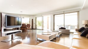 TV - La Playa - Seafront luxury in Playa de Muro (Alcudia)