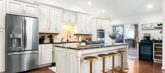 7BR Designer Home in Massanutten