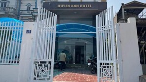 The entrance to Huyen Anh Hotel with a gated driveway and a clear view of the building's facade. - Huyen Anh Hotel (Hanoi)