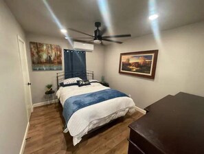 2 habitaciones, escritorio, tabla de planchar con plancha y wifi gratis