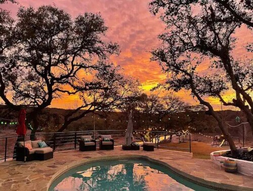 The Bird House on Cow Creek Cabin / Lake Travis